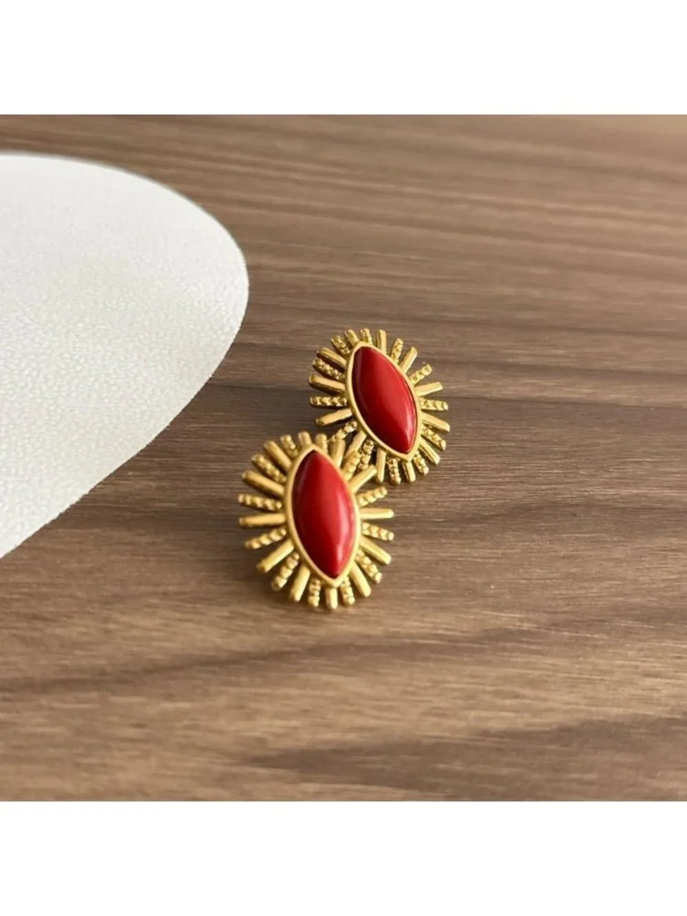 Red stone earrings Q210